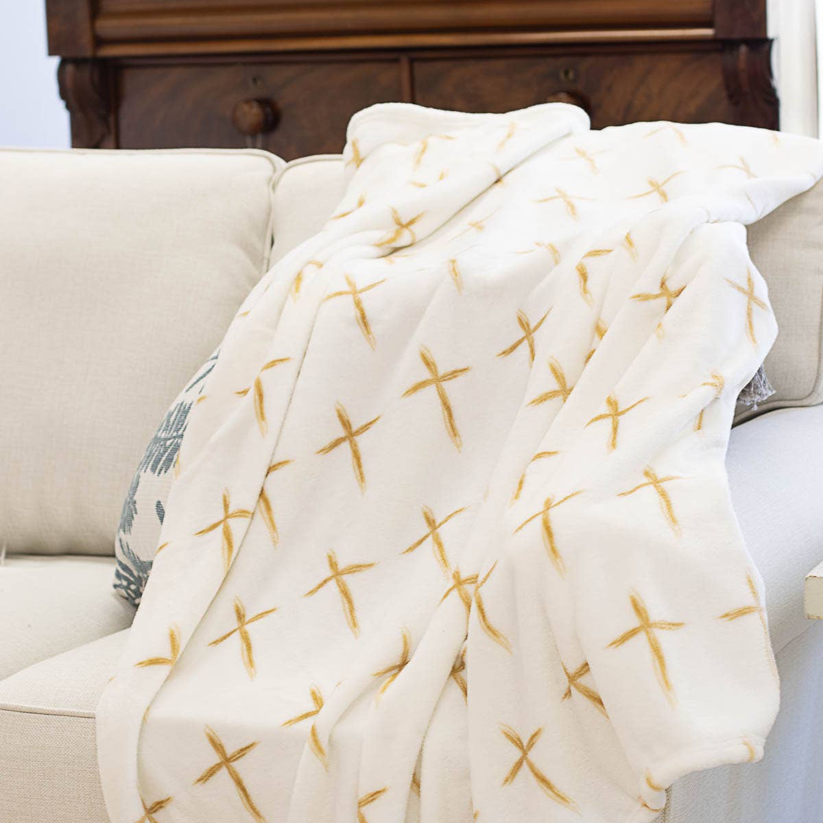 La Croix Throw Soft White/Gold 50x60 Textiles The Royal Standard